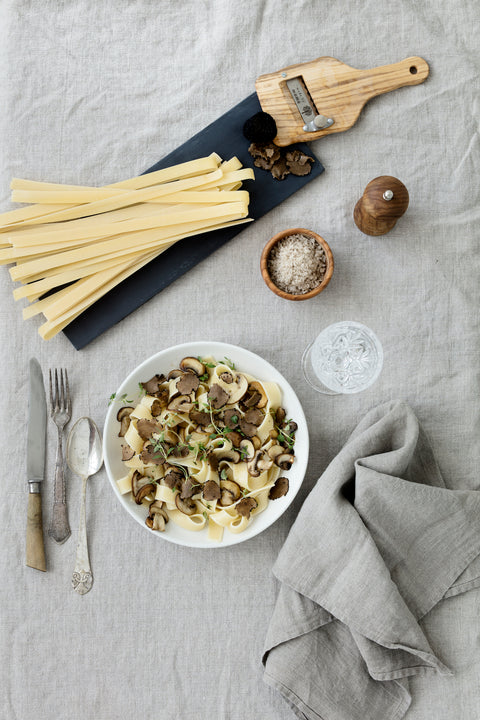 Pasta with mushrooms and truffle oil